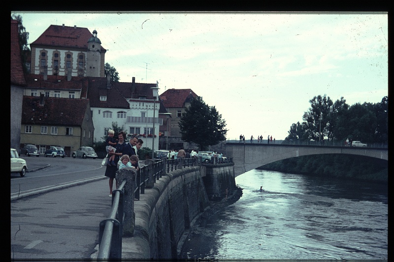 21.Neuburg jul 1968 Rino,Mama,Walter,Brigitte,Marion,Peter.JPG